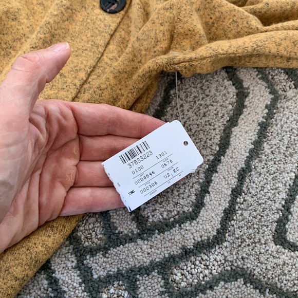 Retrology NWT cowl neck with buttons - Picture 5 of 6